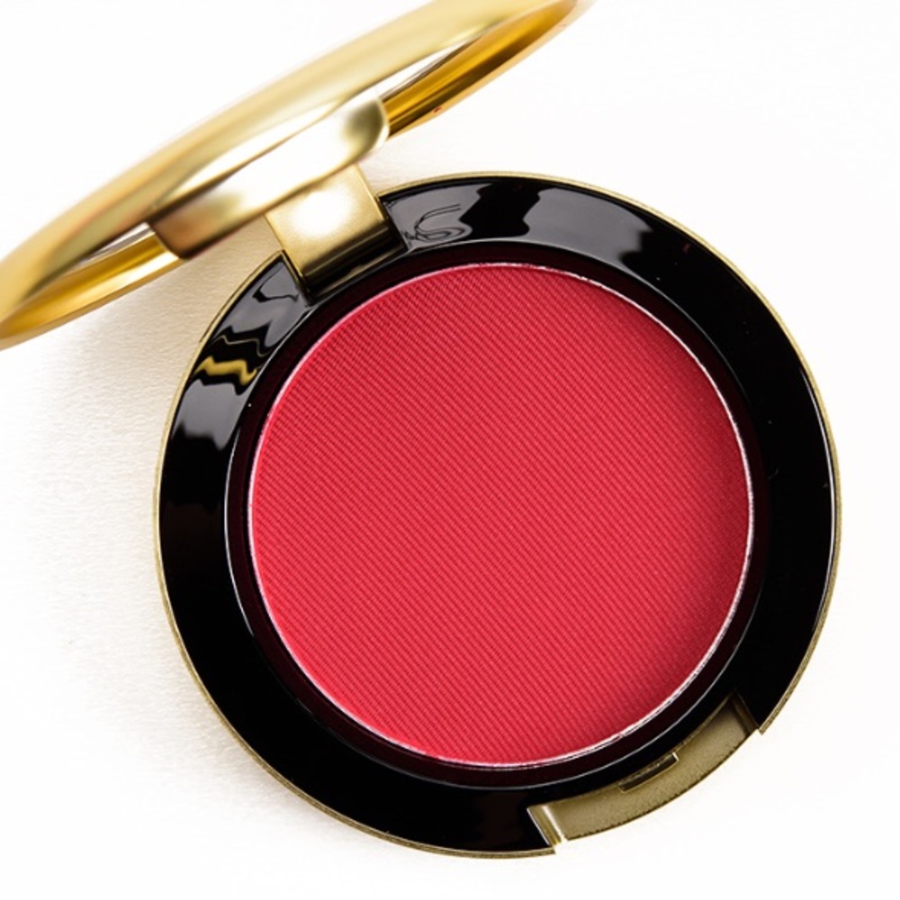 M.A.C. - Red ENVY powder blush ( Rossy De Palma)